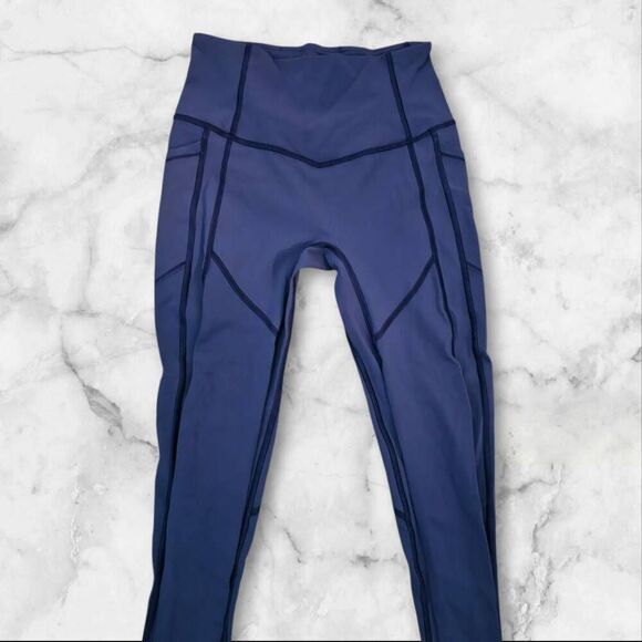 Lululemon Size 4 All the Right Places - Picture 2 of 4